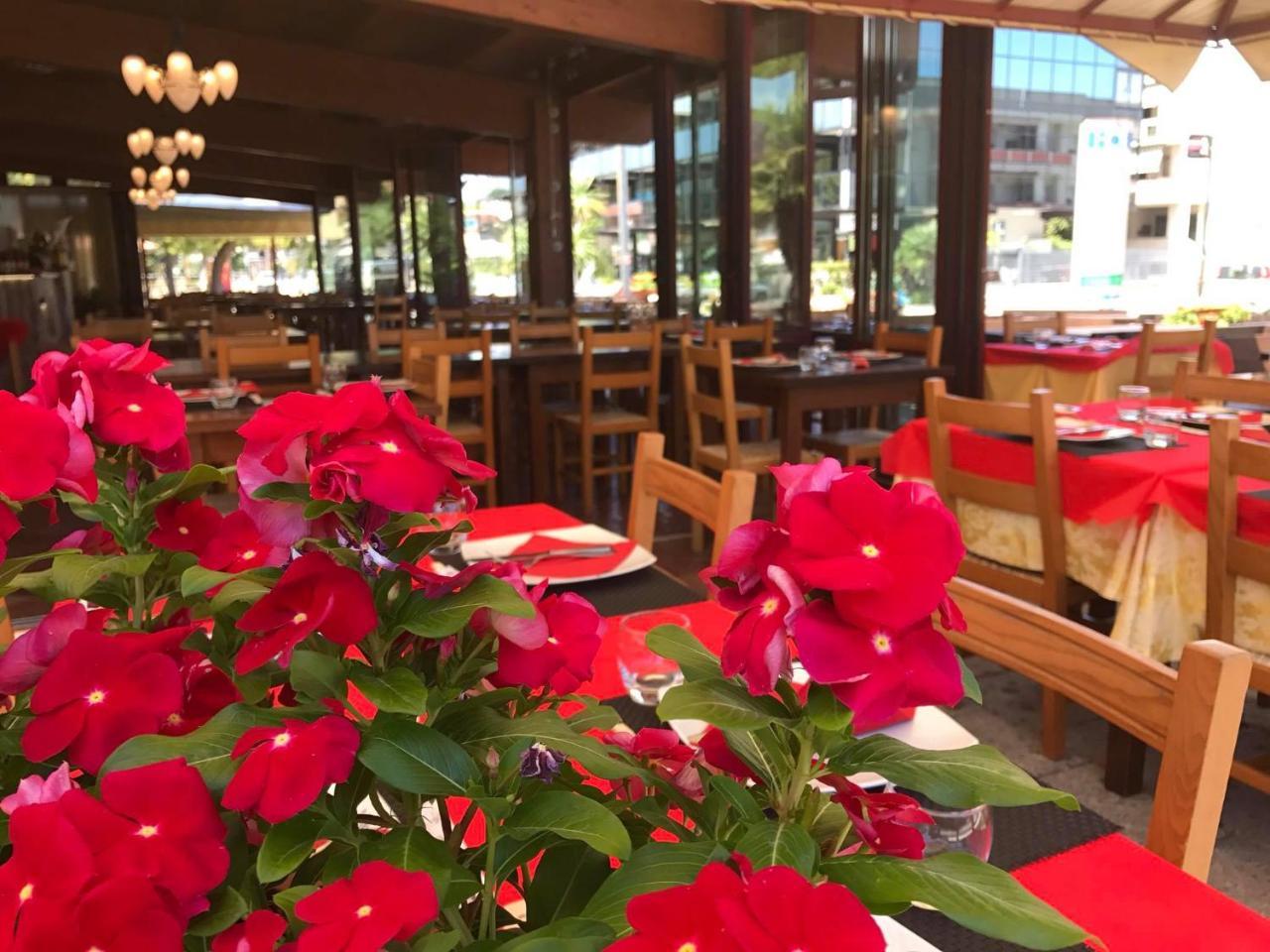 Il Casale Aparthotel Martinsicuro Ngoại thất bức ảnh